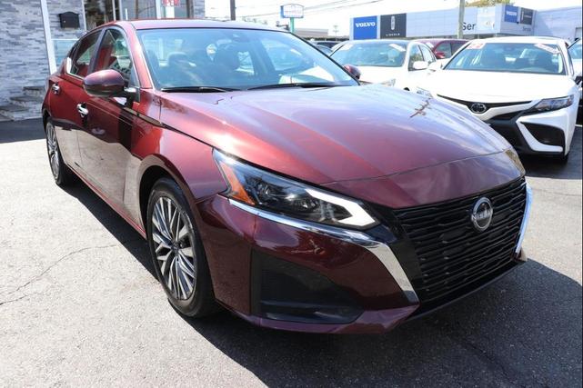 Photo of 2023 Burgundy Nissan Altima