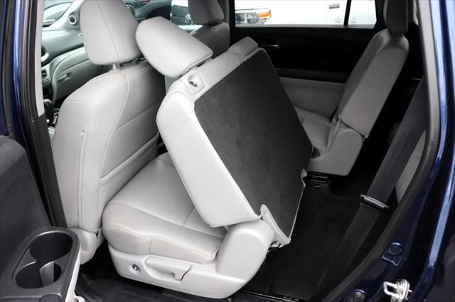 Photo of 2017 Blue Honda Pilot