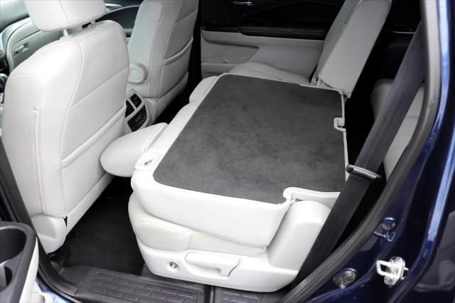 Photo of 2017 Blue Honda Pilot
