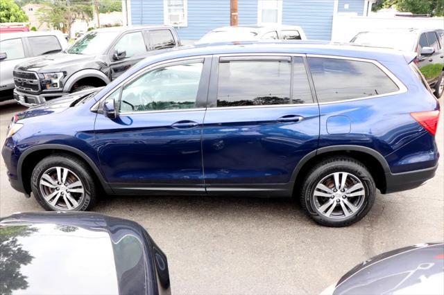 Photo of 2017 Blue Honda Pilot