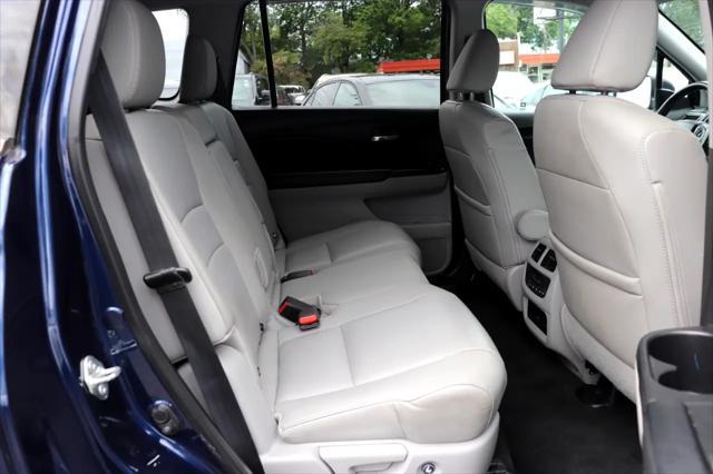 Photo of 2017 Blue Honda Pilot
