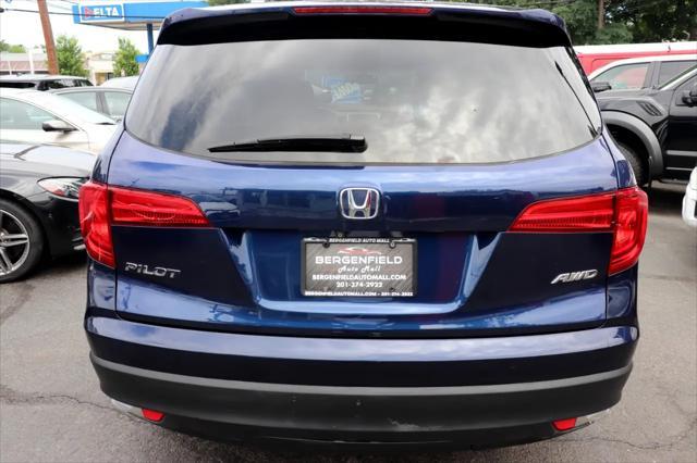 Photo of 2017 Blue Honda Pilot