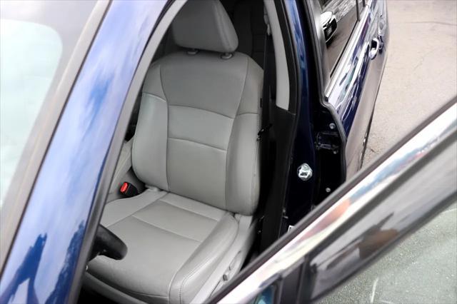 Photo of 2017 Blue Honda Pilot