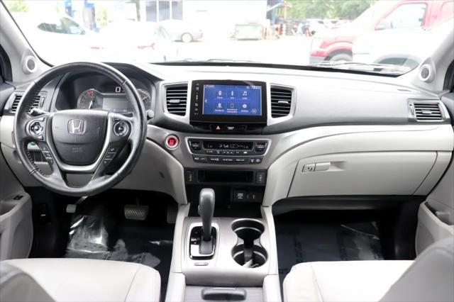 Photo of 2017 Blue Honda Pilot
