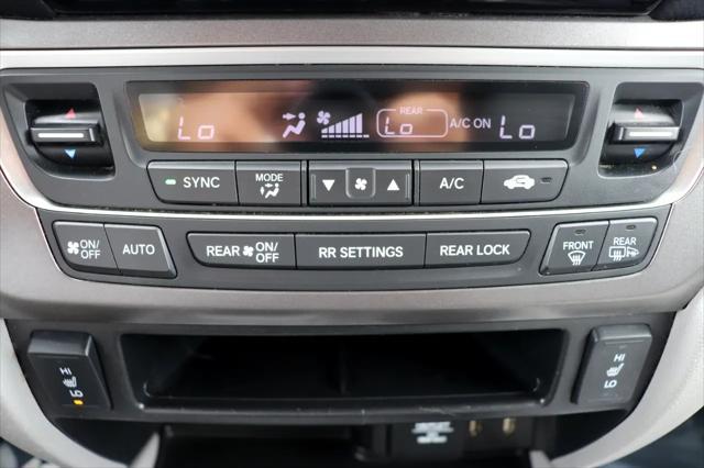 Photo of 2017 Blue Honda Pilot