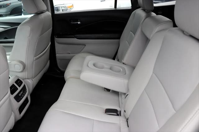 Photo of 2017 Blue Honda Pilot