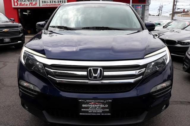 Photo of 2017 Blue Honda Pilot