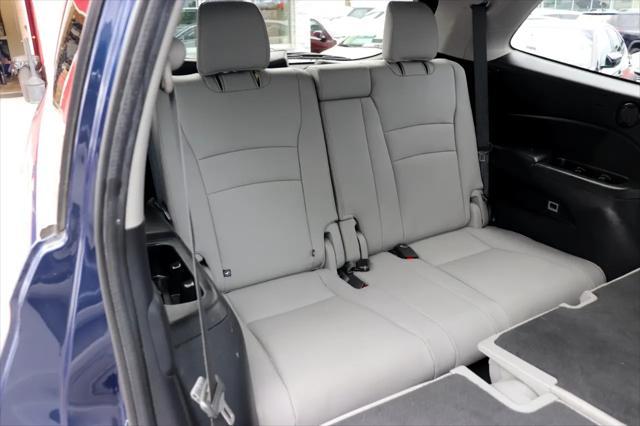 Photo of 2017 Blue Honda Pilot