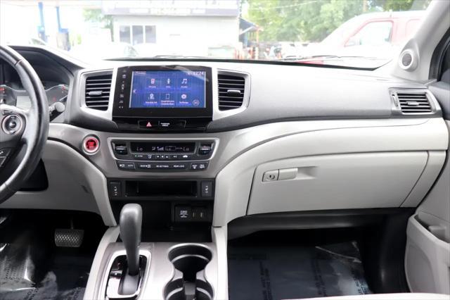 Photo of 2017 Blue Honda Pilot
