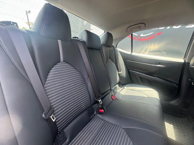Photo of 2018 Super White Toyota Camry