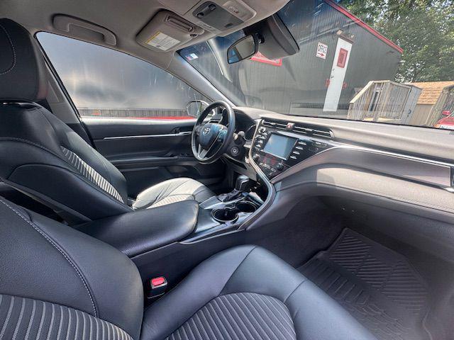 Photo of 2018 Super White Toyota Camry