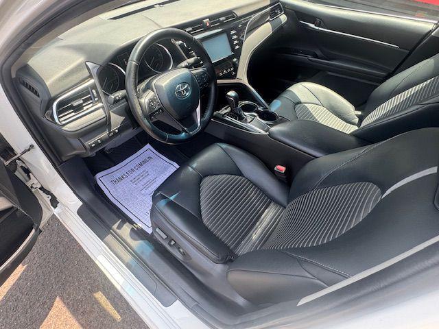 Photo of 2018 Super White Toyota Camry