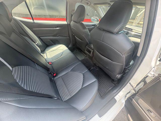 Photo of 2018 Super White Toyota Camry