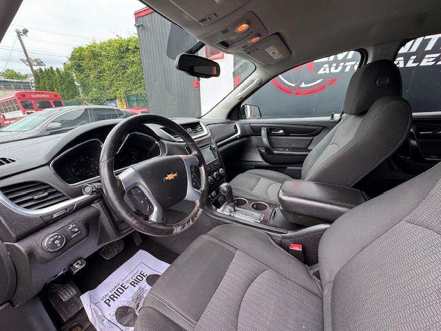 Photo of 2017 Mosaic Black Metallic Chevrolet Traverse