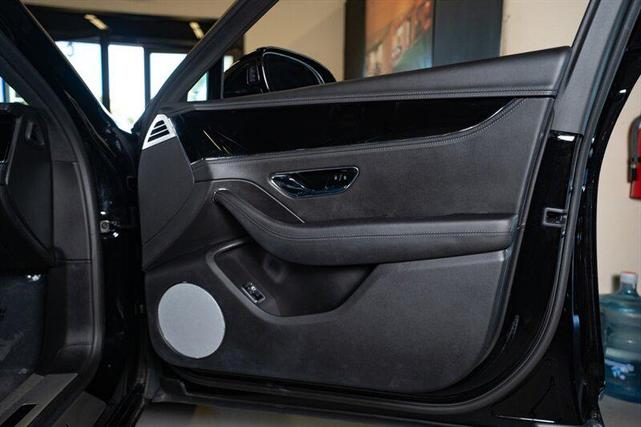 Photo of 2021 black Bentley Flying Spur