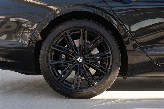 Photo of 2021 black Bentley Flying Spur
