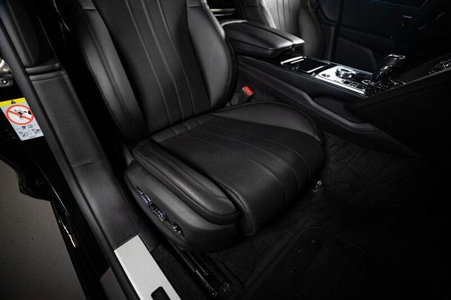 Photo of 2021 black Bentley Flying Spur