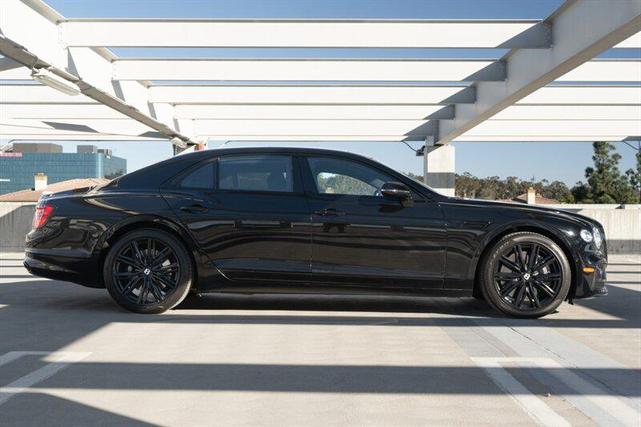 Photo of 2021 black Bentley Flying Spur