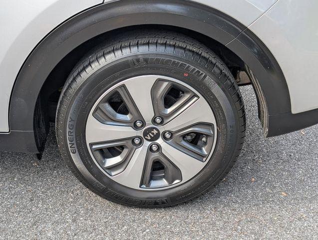 Photo of 2019 Silky Silver Kia Niro