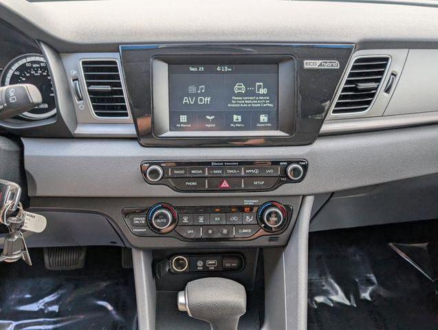Photo of 2019 Silky Silver Kia Niro