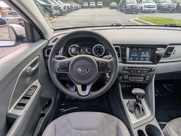 Photo of 2019 Silky Silver Kia Niro
