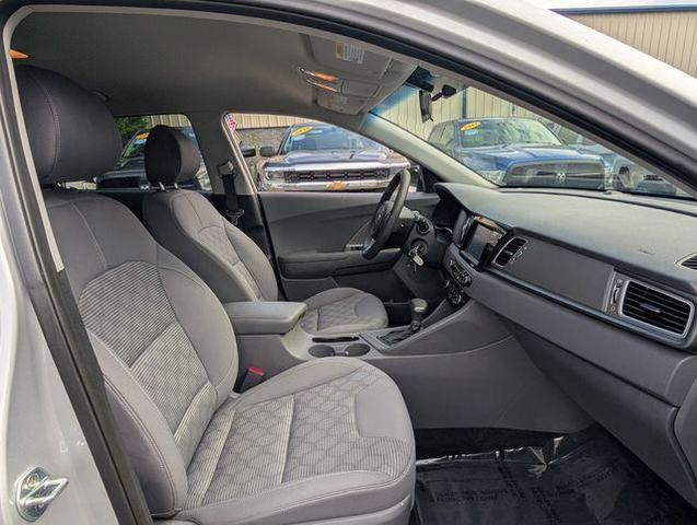 Photo of 2019 Silky Silver Kia Niro