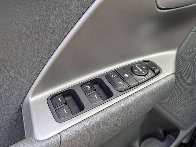 Photo of 2019 Silky Silver Kia Niro