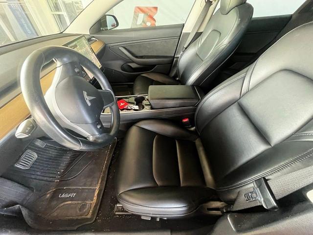 Photo of 2019 Black Tesla Model 3