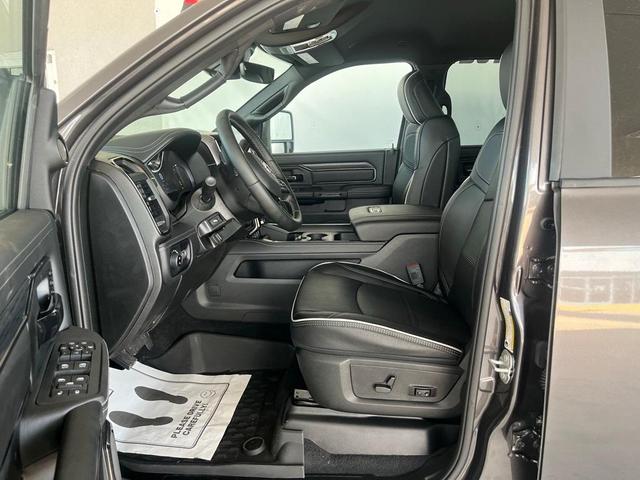 Photo of 2025 Granite Crystal Clearcoat Metallic RAM 2500