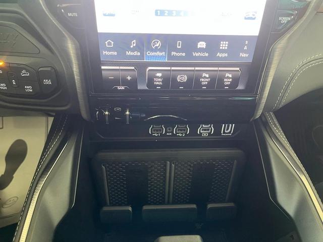 Photo of 2025 Granite Crystal Clearcoat Metallic RAM 2500