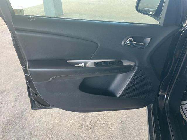 Photo of 2020 Pitch Black Clearcoat Dodge Journey