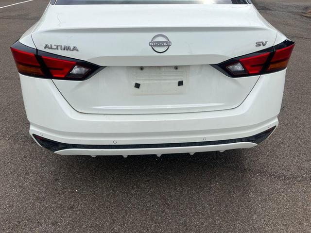 Photo of 2023 Pearl White Tri-Coat Nissan Altima