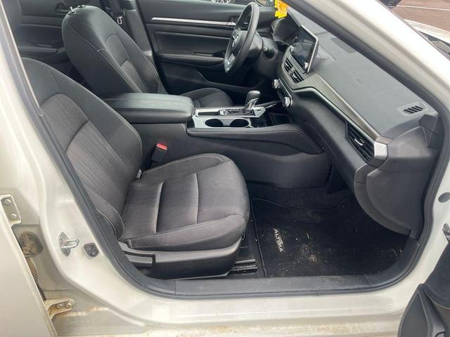 Photo of 2023 Pearl White Tri-Coat Nissan Altima