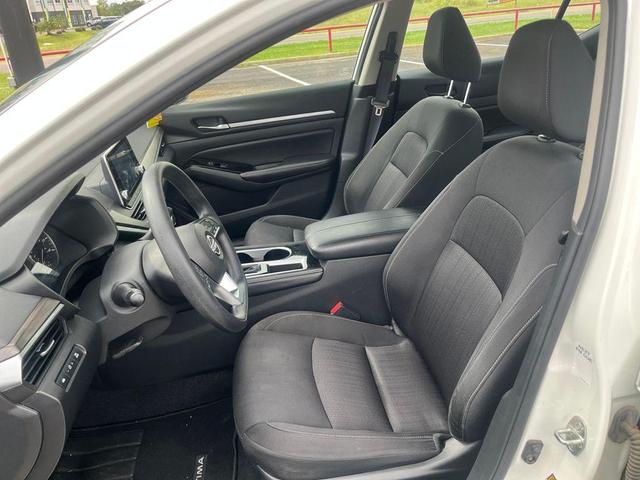 Photo of 2023 Pearl White Tri-Coat Nissan Altima