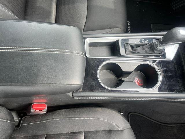 Photo of 2023 Pearl White Tri-Coat Nissan Altima