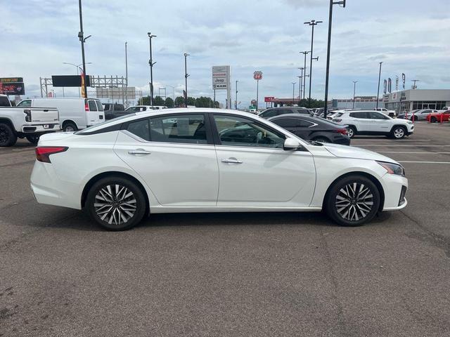 Photo of 2023 Pearl White Tri-Coat Nissan Altima
