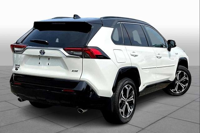 Photo of 2022 Blizzard Pearl/Midnight Black Metallic Toyota RAV4 Prime