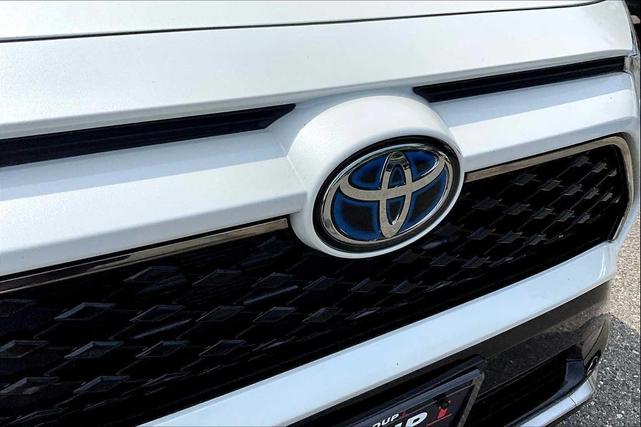 Photo of 2022 Blizzard Pearl/Midnight Black Metallic Toyota RAV4 Prime
