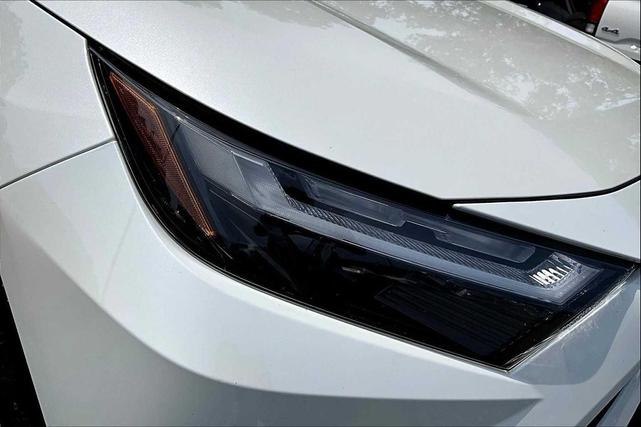 Photo of 2022 Blizzard Pearl/Midnight Black Metallic Toyota RAV4 Prime