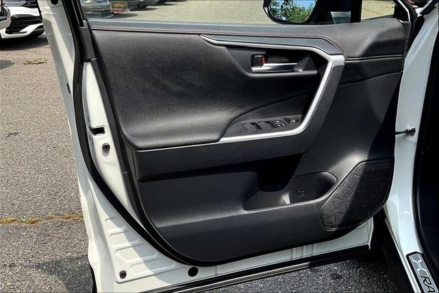 Photo of 2022 Blizzard Pearl/Midnight Black Metallic Toyota RAV4 Prime