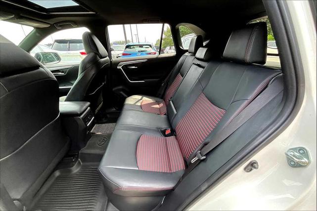 Photo of 2022 Blizzard Pearl/Midnight Black Metallic Toyota RAV4 Prime