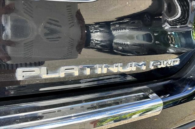 Photo of 2023 Midnight Black Metallic Toyota Highlander