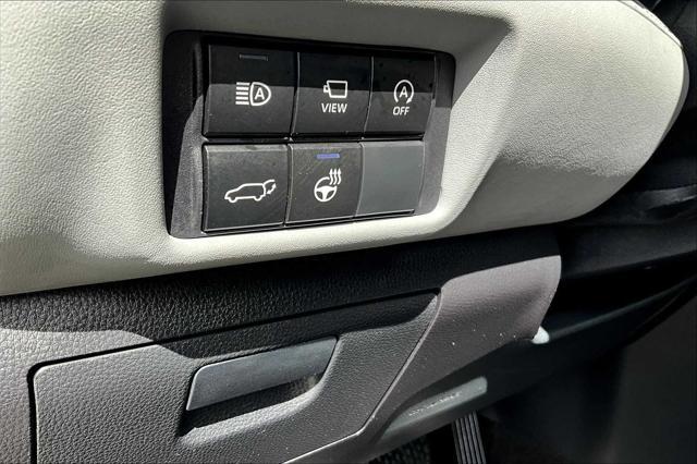 Photo of 2023 Midnight Black Metallic Toyota Highlander