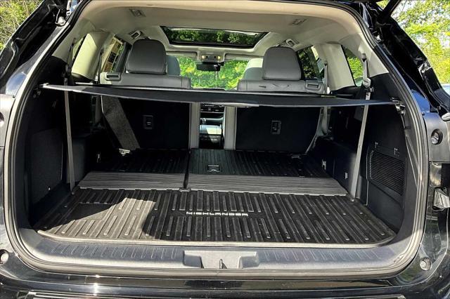 Photo of 2023 Midnight Black Metallic Toyota Highlander