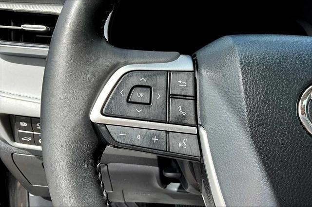 Photo of 2023 Midnight Black Metallic Toyota Highlander