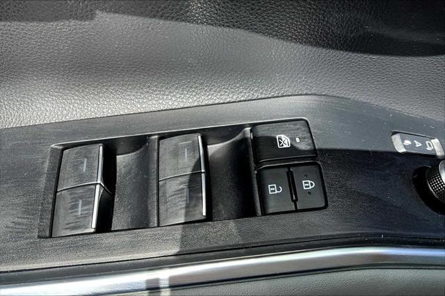 Photo of 2023 Midnight Black Metallic Toyota Highlander