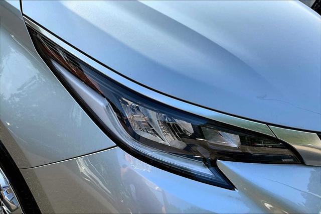 Photo of 2023 Celestial Silver Metallic Toyota Sienna