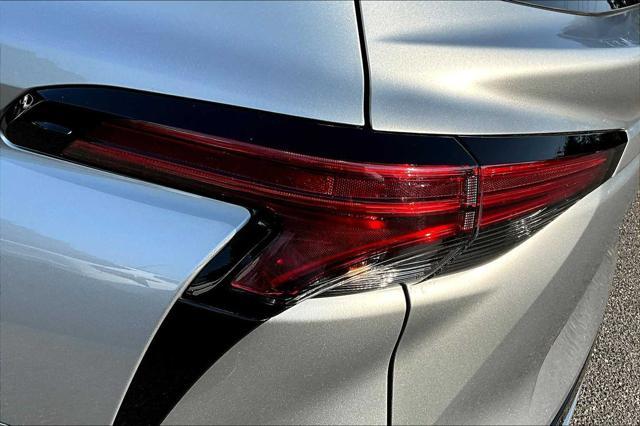 Photo of 2023 Celestial Silver Metallic Toyota Sienna