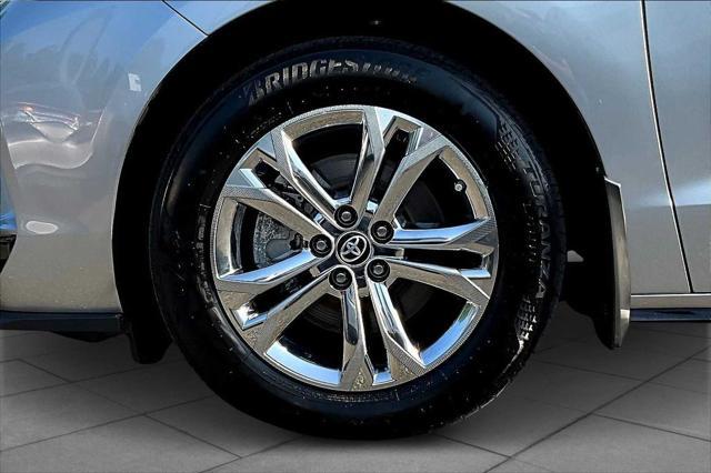 Photo of 2023 Celestial Silver Metallic Toyota Sienna