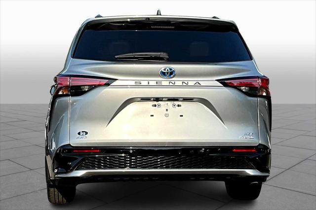 Photo of 2023 Celestial Silver Metallic Toyota Sienna